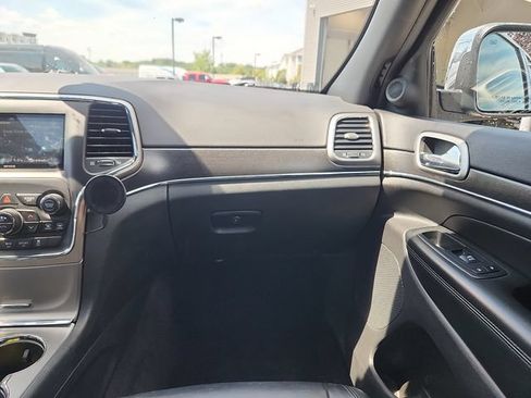 Used 2018 Jeep Grand Cherokee Limited AWD/4WD image 10