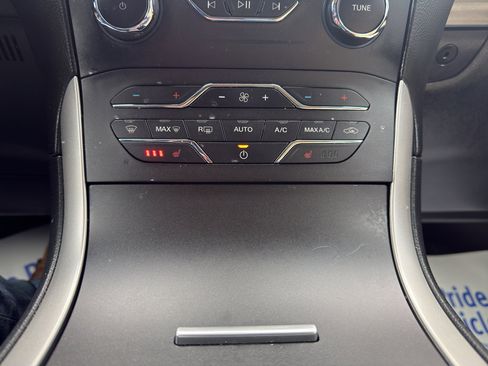 Used 2020 Ford Edge SEL FWD image 21