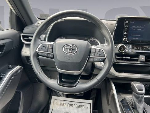 Used 2022 Toyota Highlander XSE AWD/4WD image 13