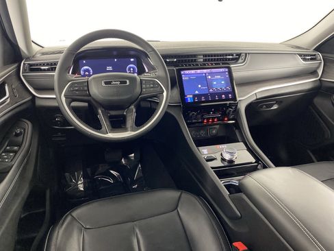 Used 2023 Jeep Grand Cherokee Limited image 18