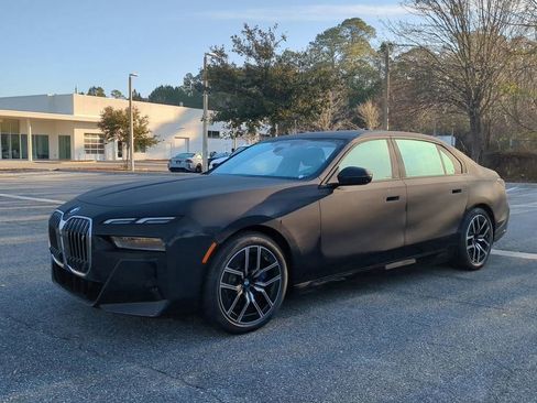 Used 2024 BMW i7 xDrive60 image 2