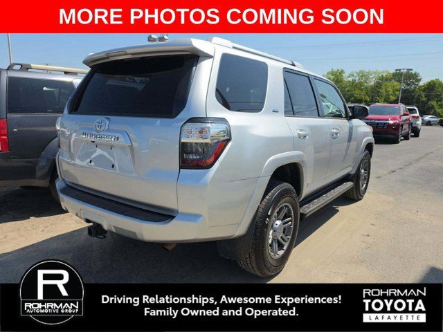 Used 2018 Toyota 4Runner SR5 AWD/4WD image 3