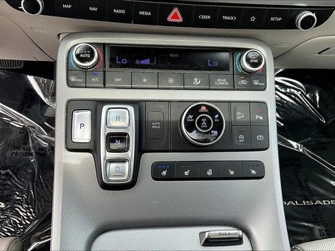 Used 2023 Hyundai Palisade Limited AWD/4WD image 13