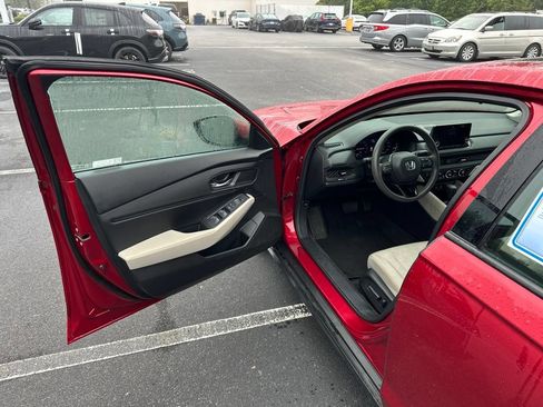 Certified 2023 Honda Accord EX image 19