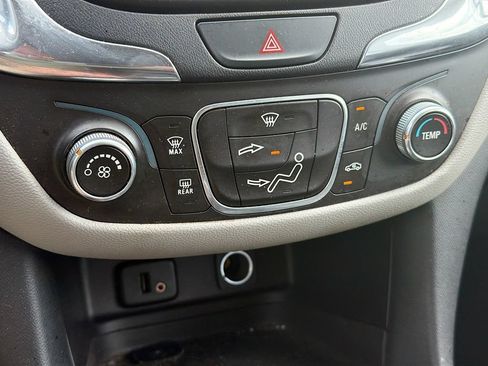 Used 2018 Chevrolet Equinox LS FWD image 17