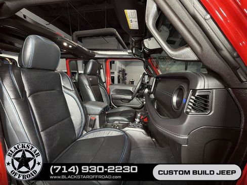 Used 2025 Jeep Wrangler Unlimited Rubicon 4xe w/ Convenience Group AWD/4WD image 24
