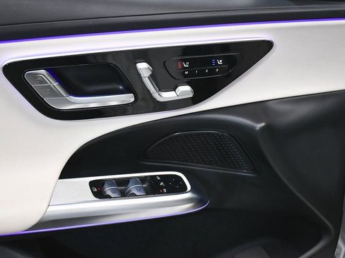 Used 2025 Mercedes-Benz E 450 4MATIC Sedan image 10