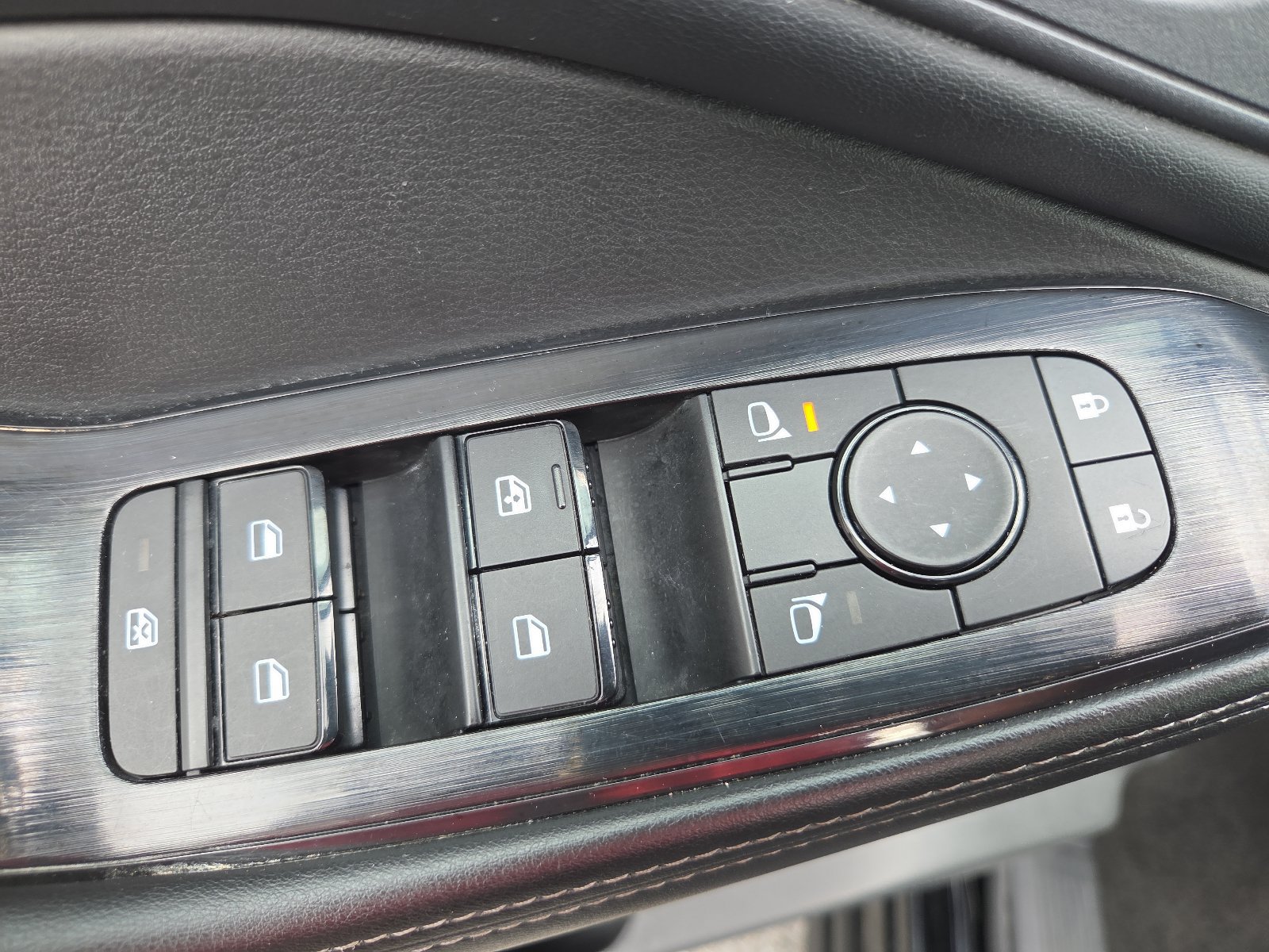 Used 2025 Nissan Rogue SV AWD/4WD image 15