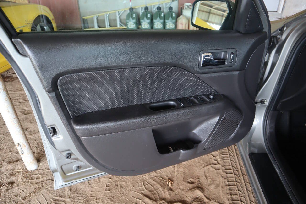 Used 2008 Ford Fusion SE FWD image 24