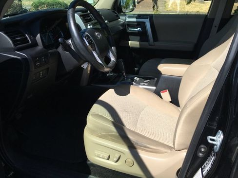 Used 2018 Toyota 4Runner SR5 AWD/4WD image 4
