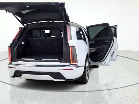 Used 2026 Cadillac Vistiq Platinum w/ LPO, Floor Liner Package AWD/4WD image 18