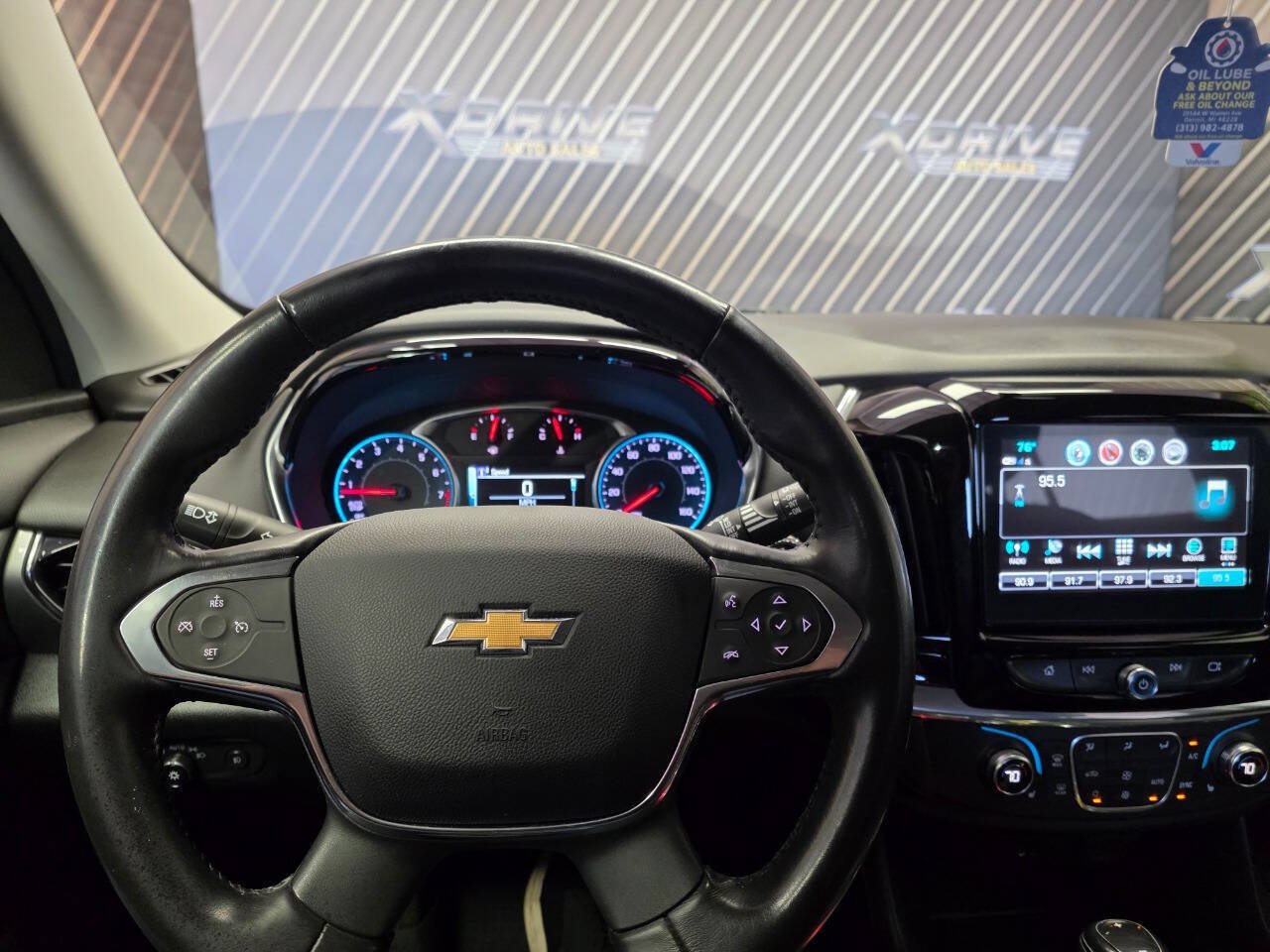 Used 2019 Chevrolet Traverse LT FWD image 19