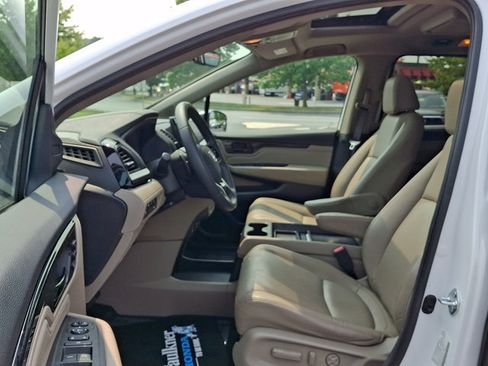Certified 2024 Honda Odyssey Touring image 17