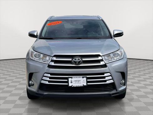 Used 2017 Toyota Highlander XLE AWD/4WD image 2