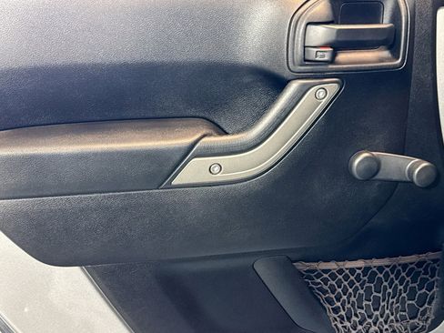 Used 2016 Jeep Wrangler Sport image 14
