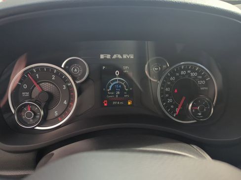 Used 2024 RAM 2500 Tradesman w/ Chrome Appearance Group image 31