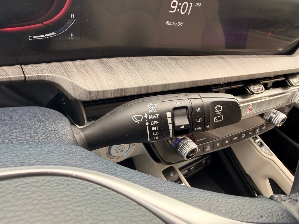 Used 2024 Kia Telluride EX w/ EX Captain's Chair Package FWD image 16