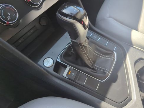 Used 2022 Volkswagen Taos SE image 20