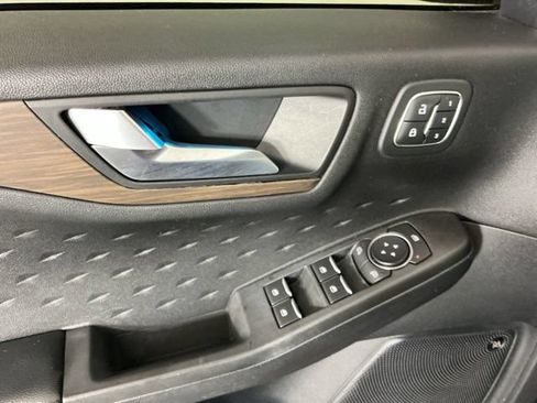 Used 2020 Ford Escape Titanium AWD/4WD image 14