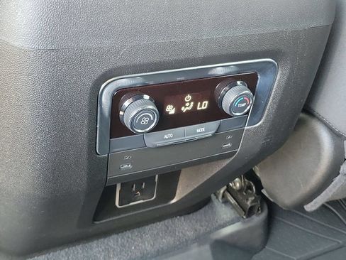Used 2025 Chevrolet Tahoe LS RWD image 21