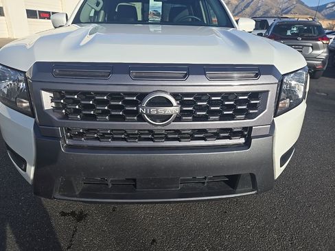 Used 2025 Nissan Frontier SV w/ SV Convenience Package image 32