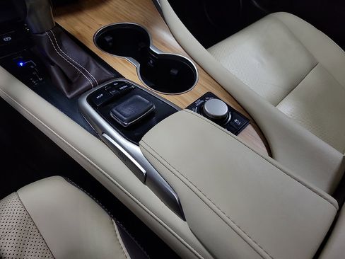 Used 2019 Lexus RX 350 AWD w/ Navigation Package image 18