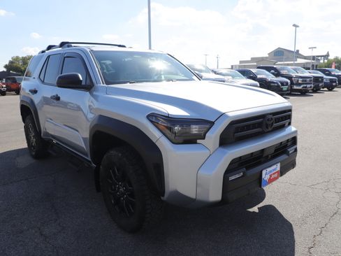 Used 2025 Toyota 4Runner SR5 image 4