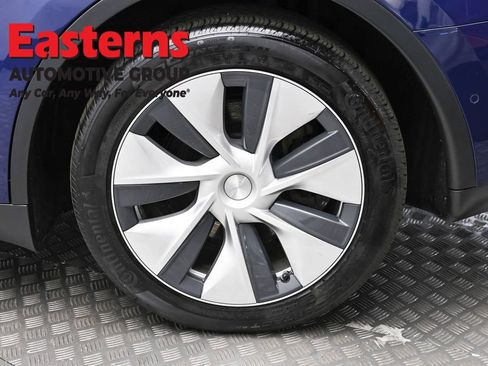 Used 2022 Tesla Model Y Long Range image 8