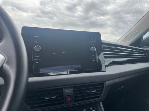 Used 2025 Volkswagen Jetta SE image 18