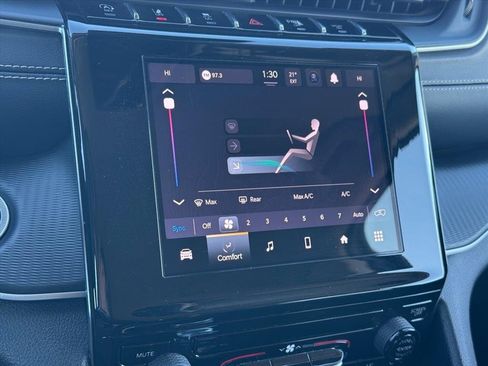 Used 2024 Jeep Grand Cherokee Laredo image 23