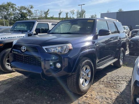 Used 2017 Toyota 4Runner SR5 Premium AWD/4WD image 2