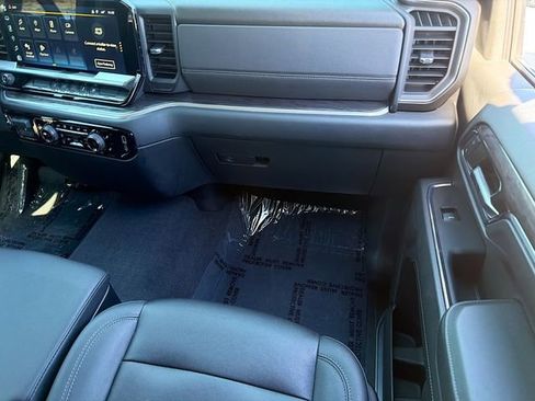 Used 2024 Chevrolet Silverado 2500 LTZ image 17