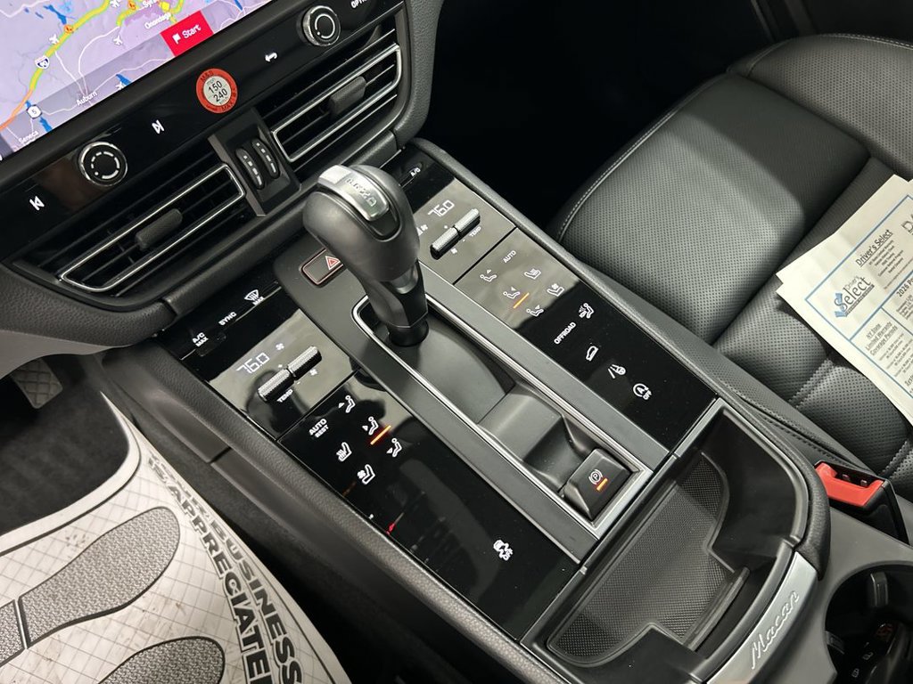 Certified 2026 Porsche Macan AWD/4WD image 18
