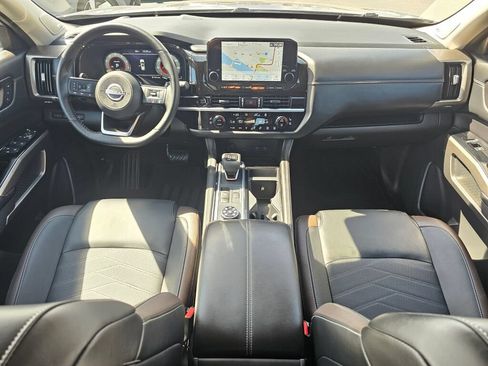 Used 2025 Nissan Pathfinder Platinum AWD/4WD image 9
