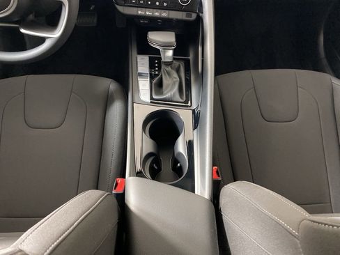 Used 2025 Hyundai Elantra Hybrid FWD image 22