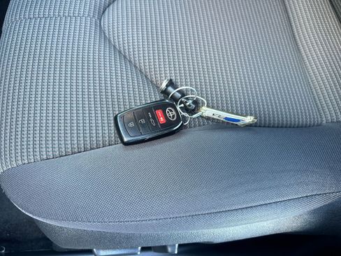 Used 2025 Toyota Highlander LE image 23