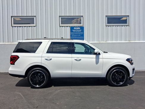 Used 2022 Ford Expedition Limited AWD/4WD image 9