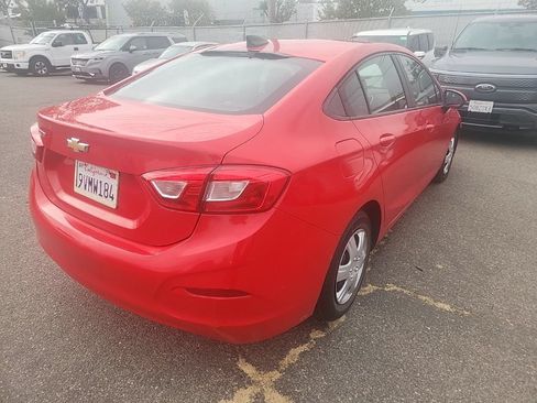 Used 2019 Chevrolet Cruze Sedan FWD image 12