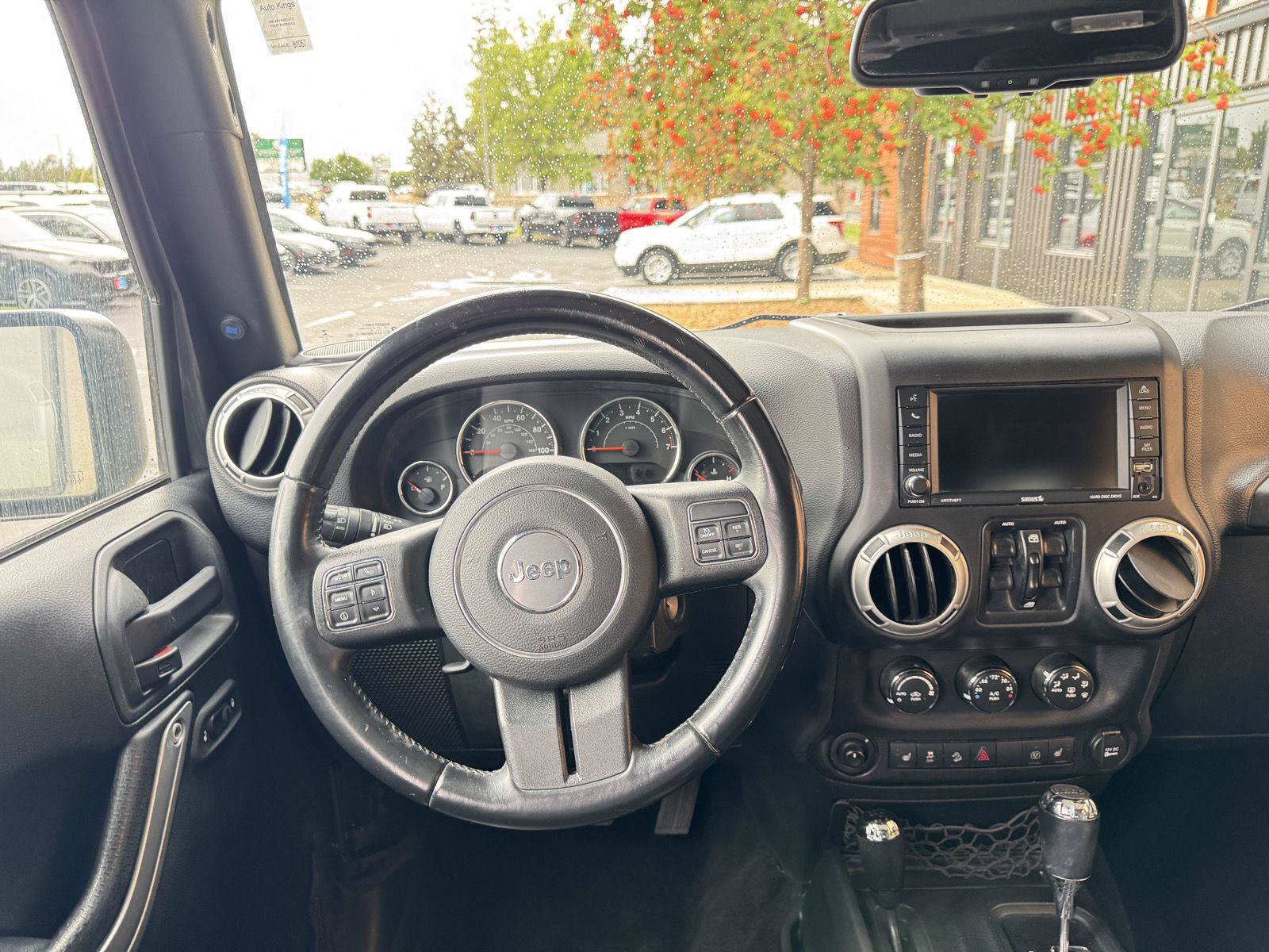 Used 2016 Jeep Wrangler Unlimited Rubicon w/ Connectivity Group AWD/4WD image 14