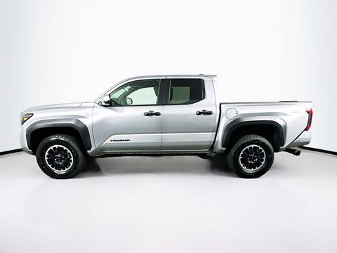 Used 2025 Toyota Tacoma TRD Off-Road image 4