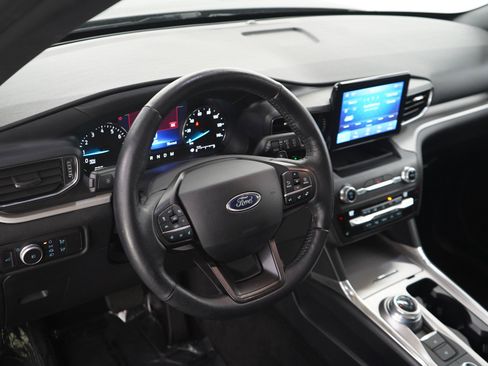 Used 2020 Ford Explorer XLT w/ Equipment Group 202A AWD/4WD image 22