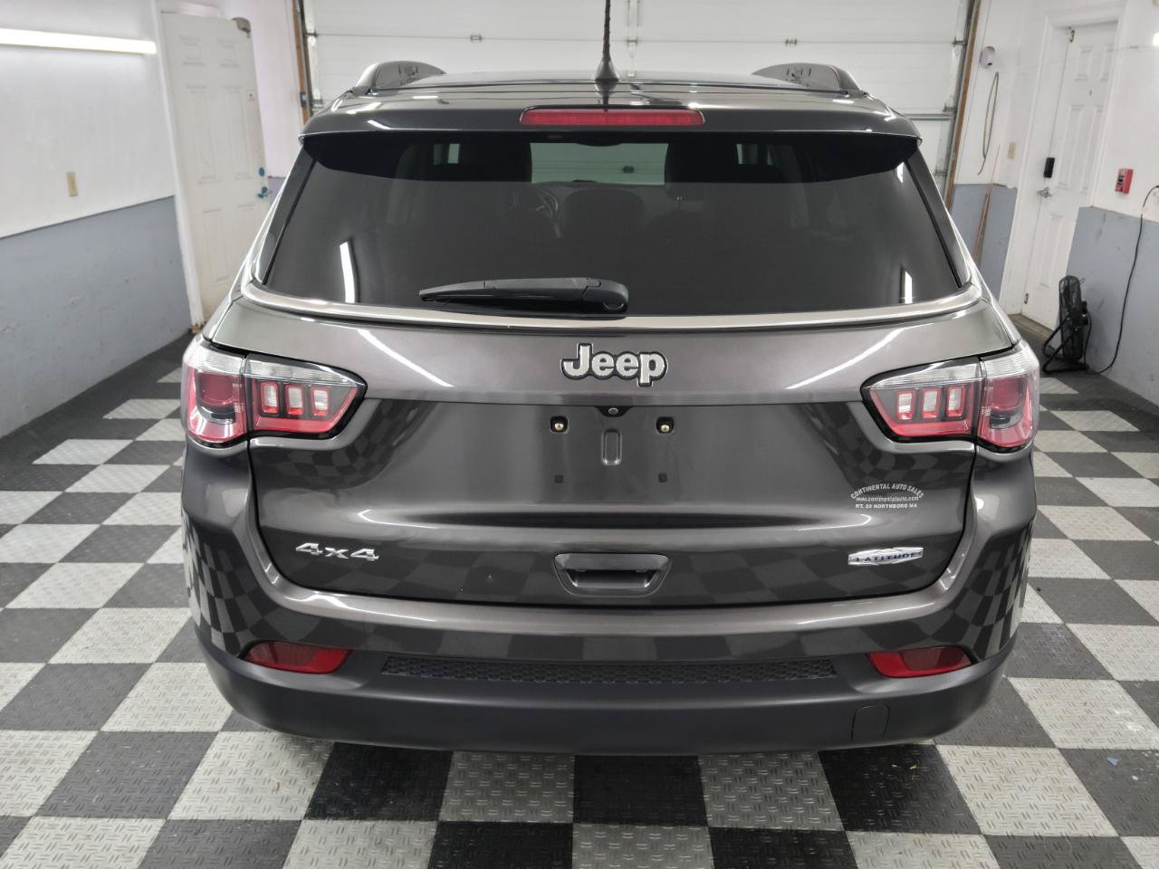 Used 2018 Jeep Compass Latitude w/ Popular Equipment Group AWD/4WD image 5
