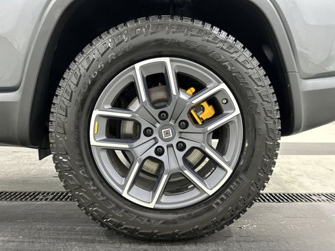 Used 2023 Rivian R1S Launch Edition image 10