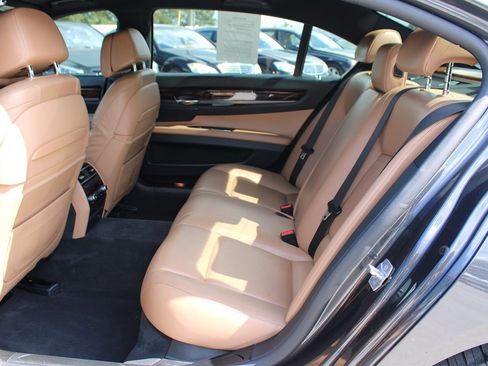 Used 2015 BMW 750Li xDrive image 18