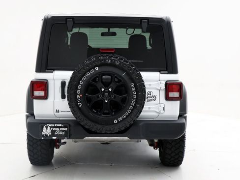 Used 2022 Jeep Wrangler Willys image 7