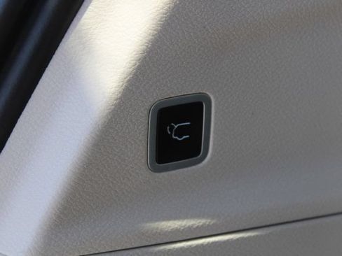 Used 2024 Chrysler Voyager LX FWD image 43