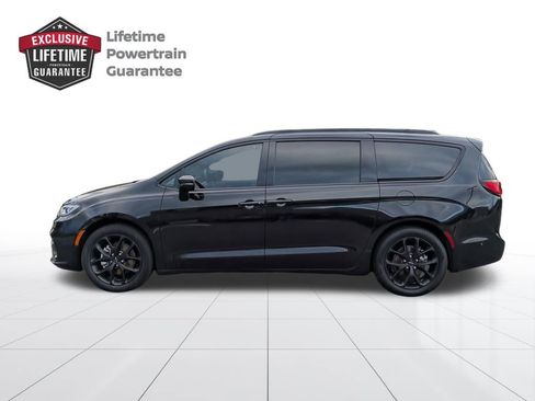 Used 2024 Chrysler Pacifica Touring-L w/ S Appearance Package image 6