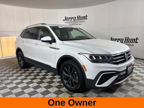 Used 2023 Volkswagen Tiguan SE w/ Panoramic Sunroof Package AWD/4WD image 4