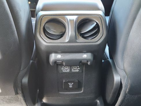 Used 2025 Jeep Wrangler Unlimited Sahara AWD/4WD image 31