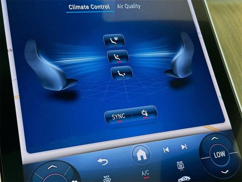 Used 2025 Mercedes-Benz C 300 4MATIC Sedan image 17